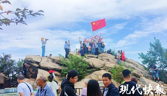 登江苏之巅、赏秋色、品西游！云台山景区假期首日迎来八方客